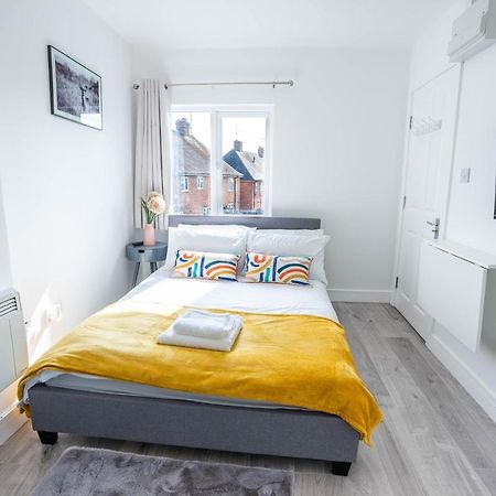 No 01 Small Studio Flat In Aylesbury Town Station Exteriér fotografie