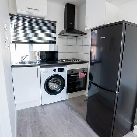No 01 Small Studio Flat In Aylesbury Town Station Exteriér fotografie