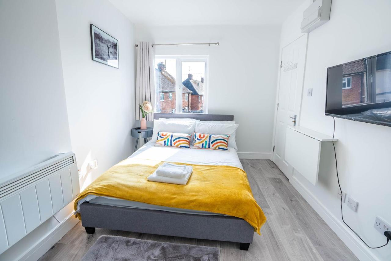 No 01 Small Studio Flat In Aylesbury Town Station Exteriér fotografie