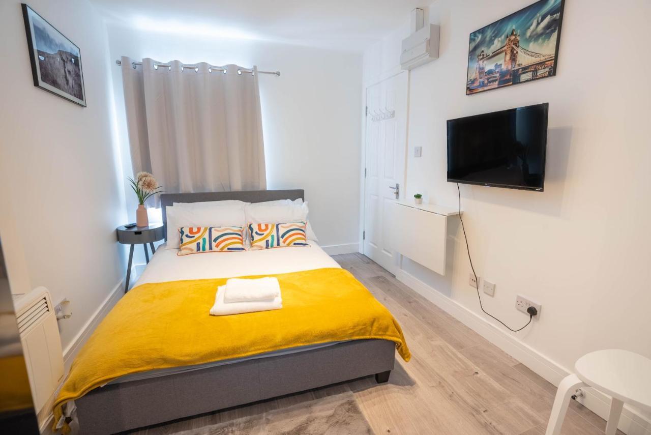 No 01 Small Studio Flat In Aylesbury Town Station Exteriér fotografie